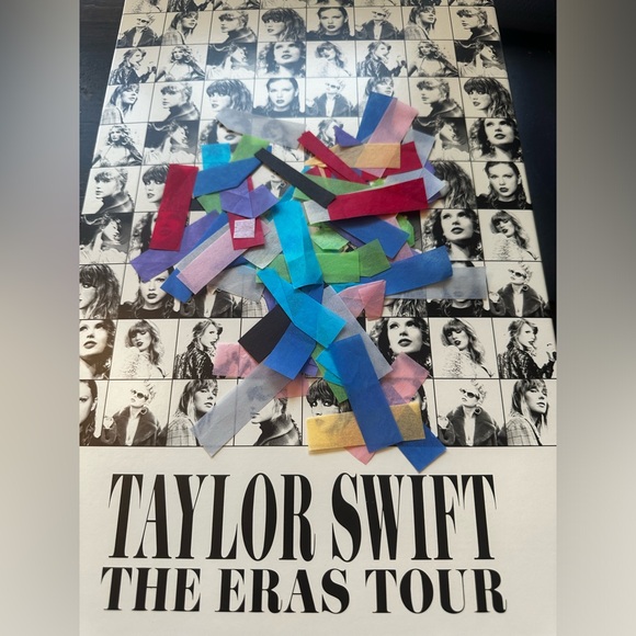 Taylor Swift The Eras tour confetti star necklace with glitter - Picture 8 of 9